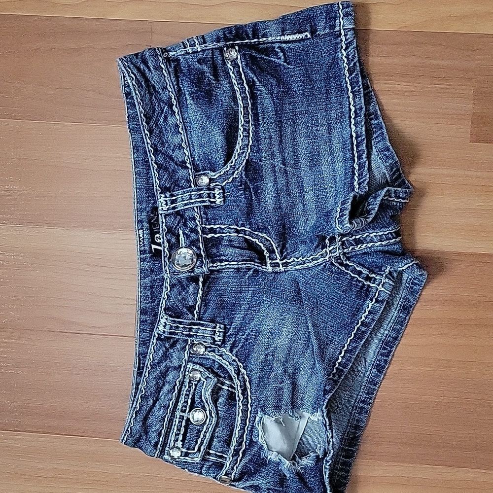 Jean short shorts - Picture 2 of 4